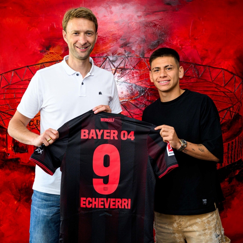 Echeverri trong màu áo Leverkusen