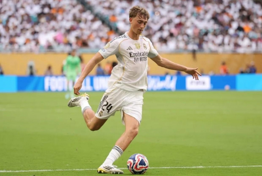 Hình ảnh Dean Huijsen trong màu áo Real Madrid