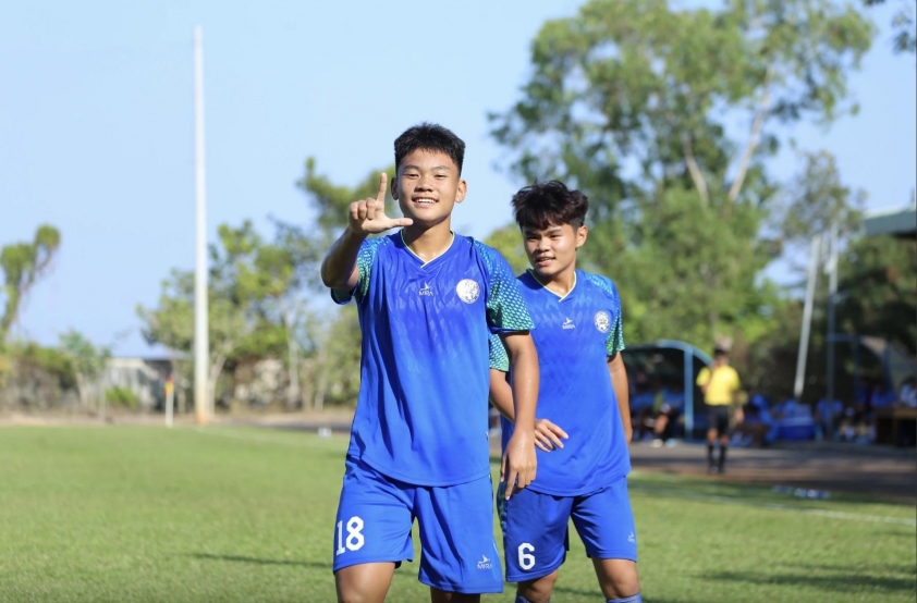 Con trai Quang Hải ghi bàn thắng quan trọng