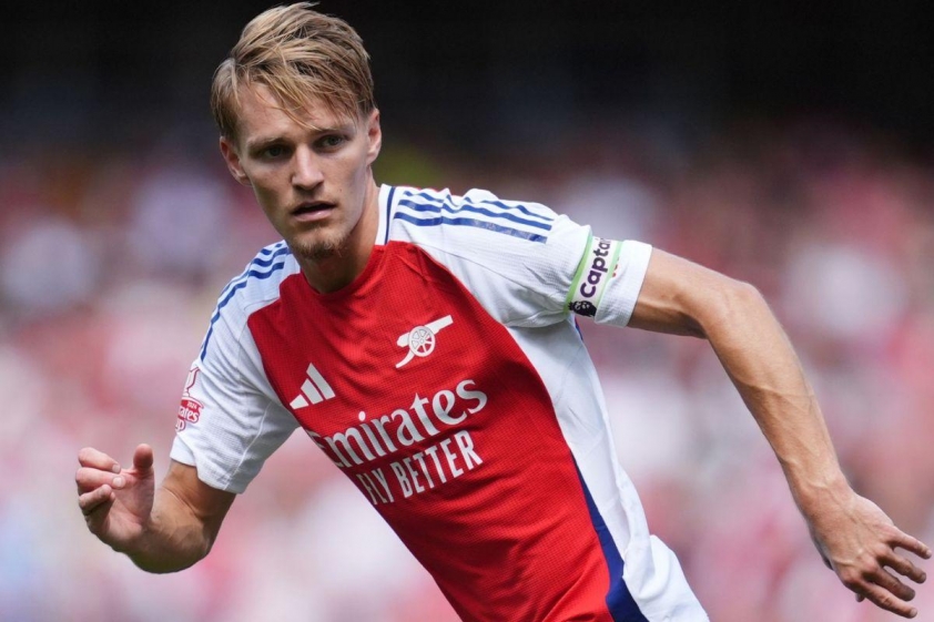 Huyền thoại Tony Adams kêu gọi HLV Mikel Arteta tước băng đội trưởng của Odegaard nếu muốn vô địch Ngoại hạng Anh