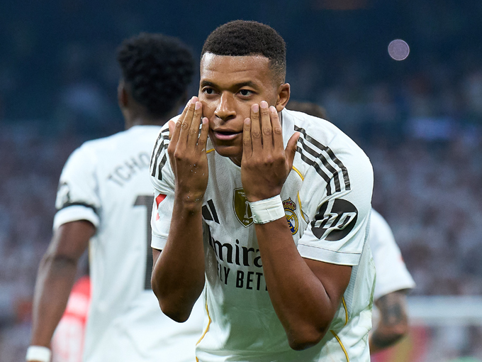 Hình ảnh Kylian Mbappe trong trang phục Real Madrid