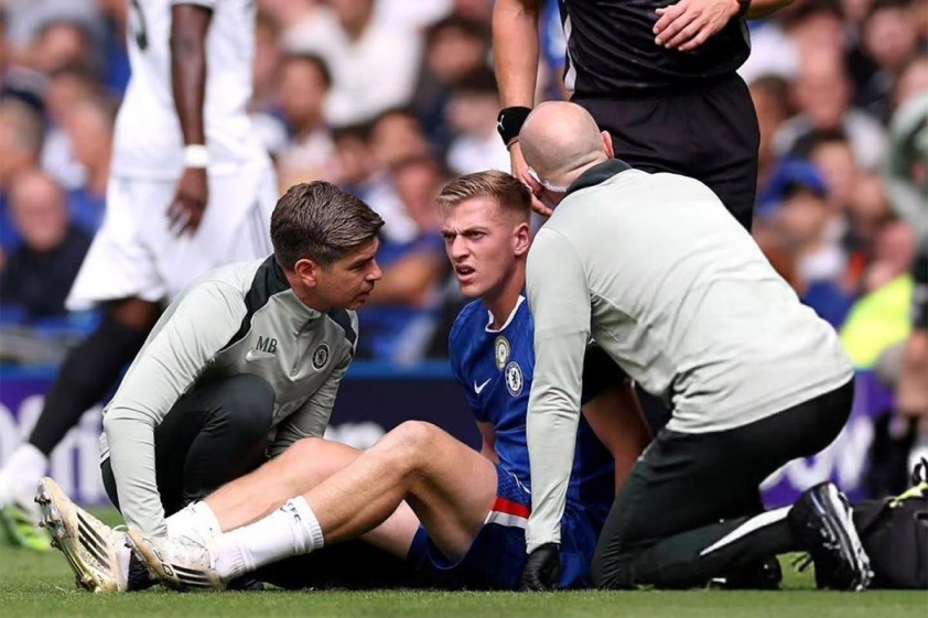 Liam Delap rời sân vì chấn thương