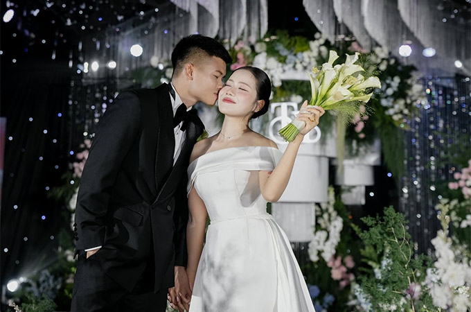 Cặp đôi Văn Tùng - Hoàng Yến tình tứ trong ngày cưới