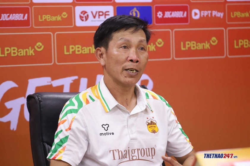 HLV Lê Quang Trãi và các cầu thủ HAGL