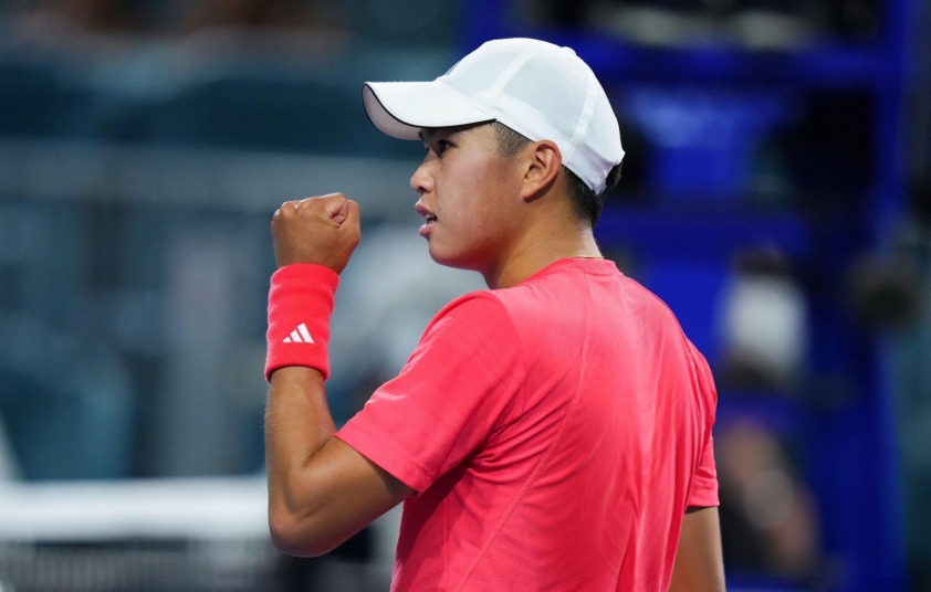 Learner Tien vs Novak Djokovic