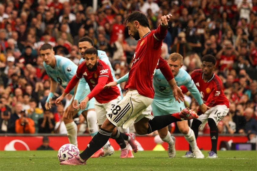 Bruno Fernandes ăn mừng bàn thắng