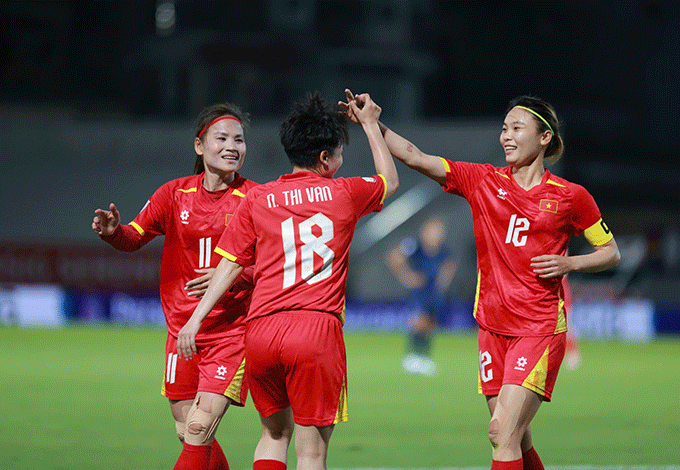 Hình ảnh ghi lại khoảnh khắc đội tuyển nữ Việt Nam dẫn trước 4-0