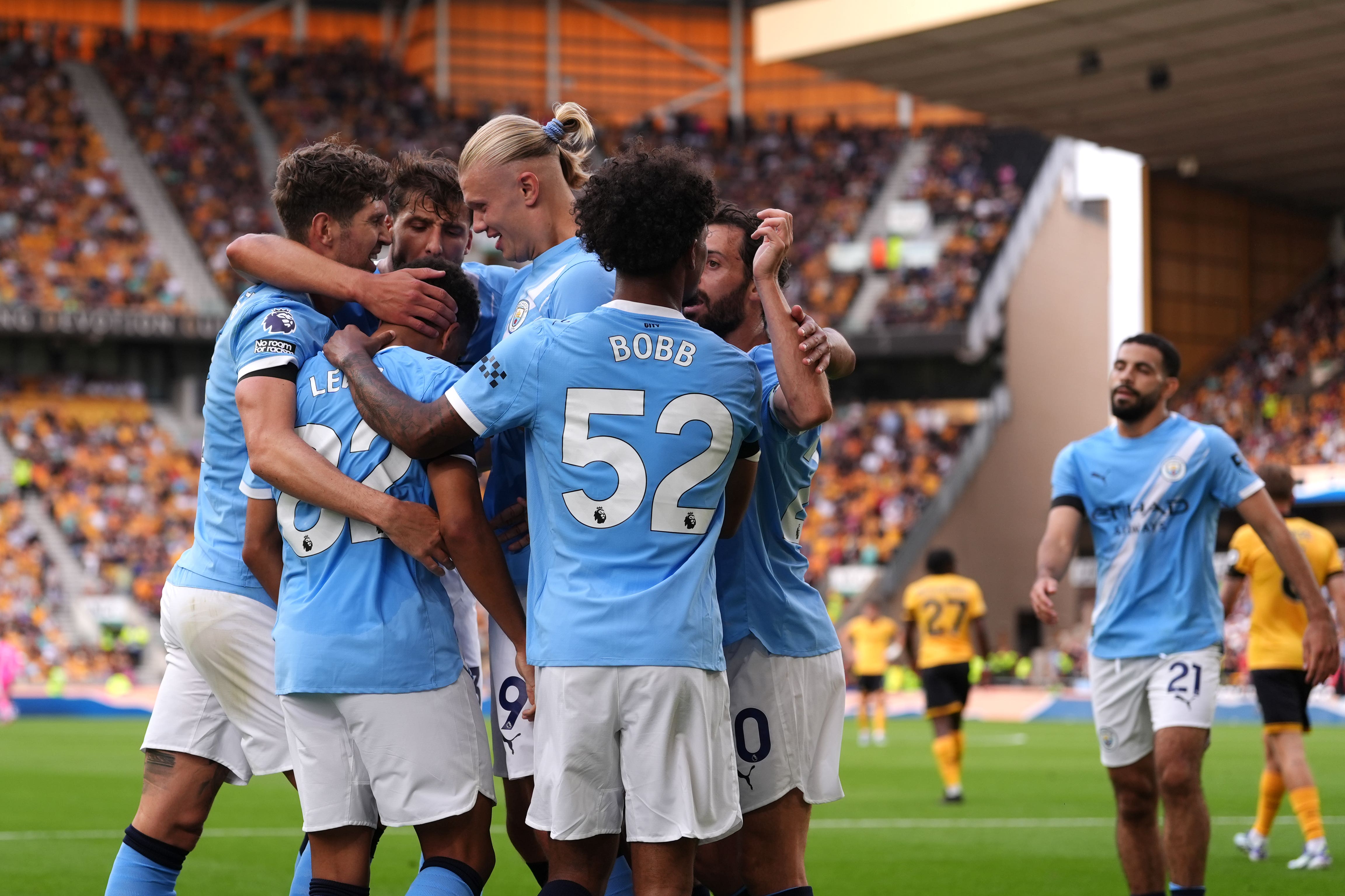 Man City tạm thời dẫn đầu BXH với hiệu số vượt trội (Ảnh: The Sun)