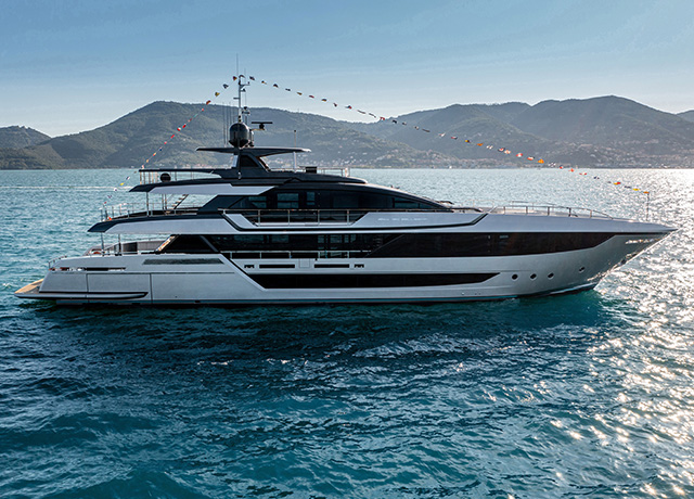 David Beckham trên du thuyền Riva 130 Bellissima