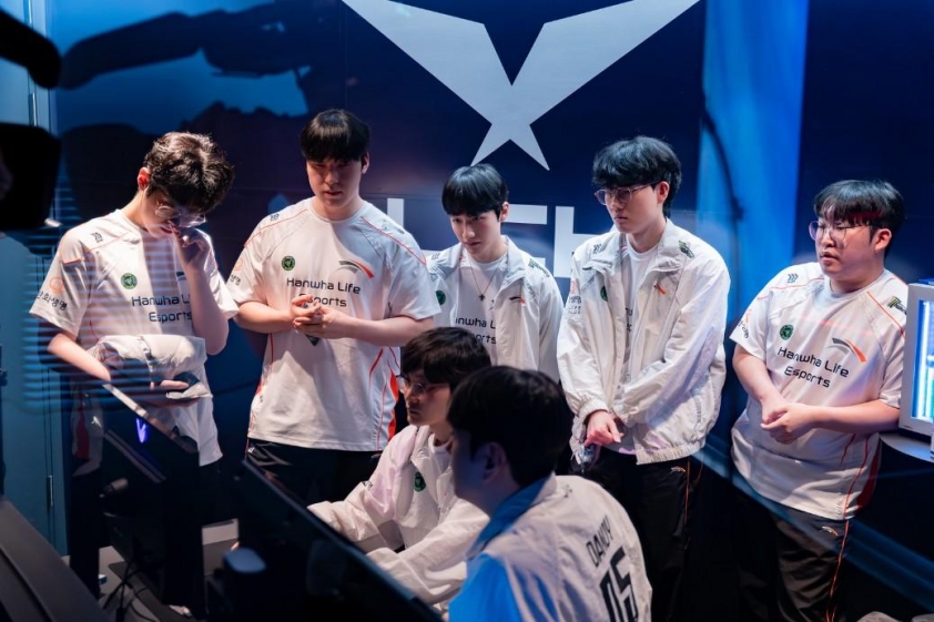Zeus trong trận đấu với KT Rolster