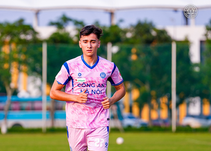 Brandon Ly được trao cơ hội