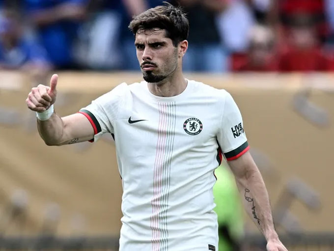Pedro Neto tỏa sáng trong màu áo Chelsea