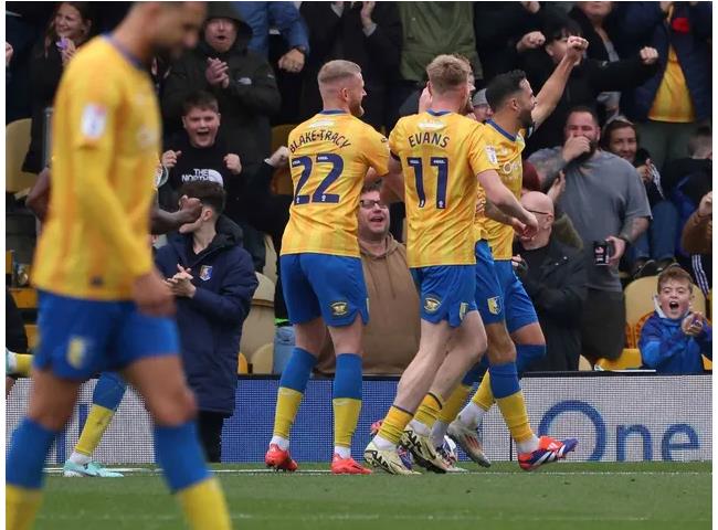 Everton được đánh giá cao hơn hẳn Mansfield