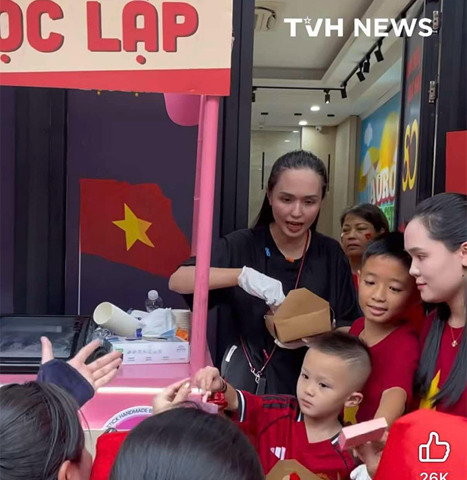 Hình ảnh gia đình phát kem
