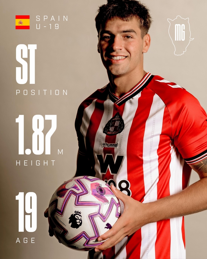 Marc Guiu trong màu áo Sunderland