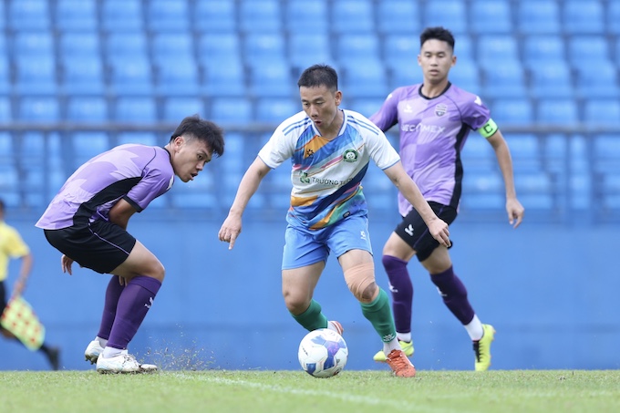 Minh Vương tranh bóng