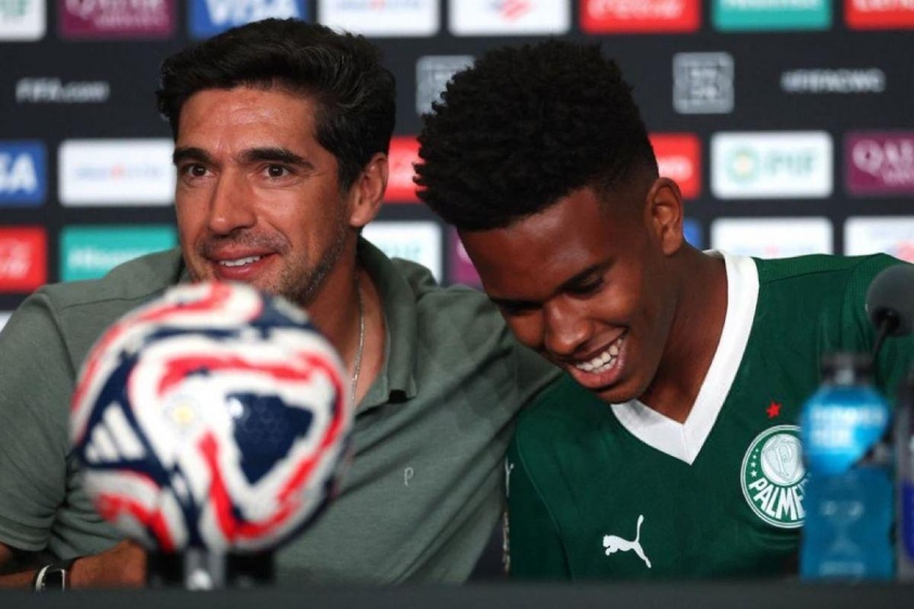 Estevao cùng ban huấn luyện Palmeiras