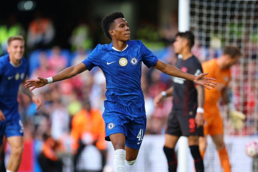 Estevao ghi bàn cho Chelsea