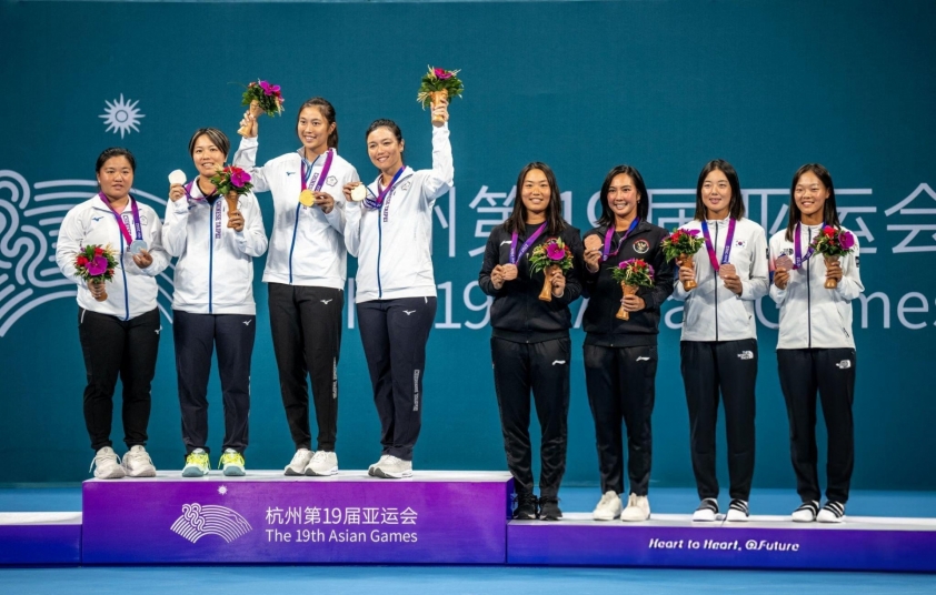 Janice Tjen cùng đồng đội