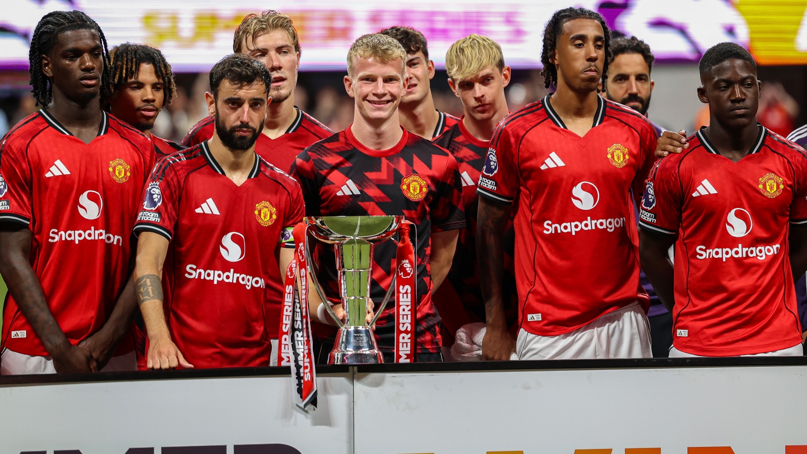 man-united-cung-san-sang-tro-lai-sau-mot-mua-giai-bet-bat