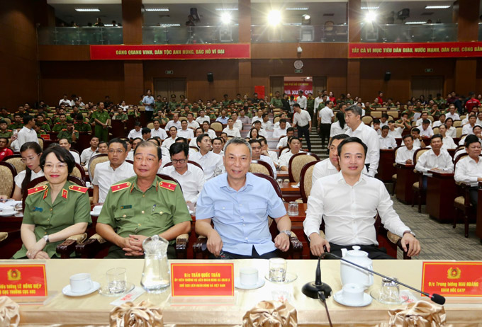 Hình ảnh kỷ niệm về những thành tích của CA TP.HCM