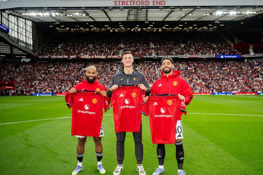 Man Utd làm mới hàng công với 3 tân binh