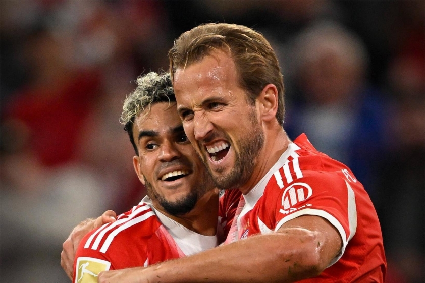 Harry Kane và Leroy Sane ăn mừng bàn thắng.