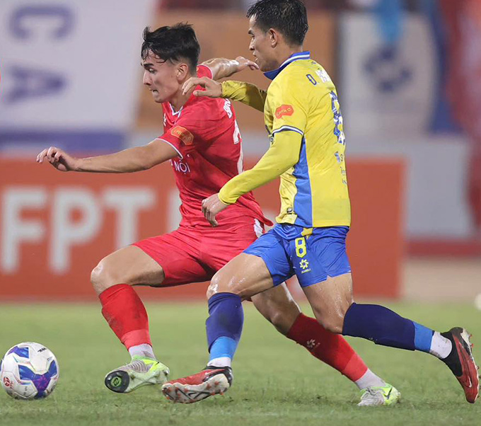 Brandon Ly ra mắt V.League