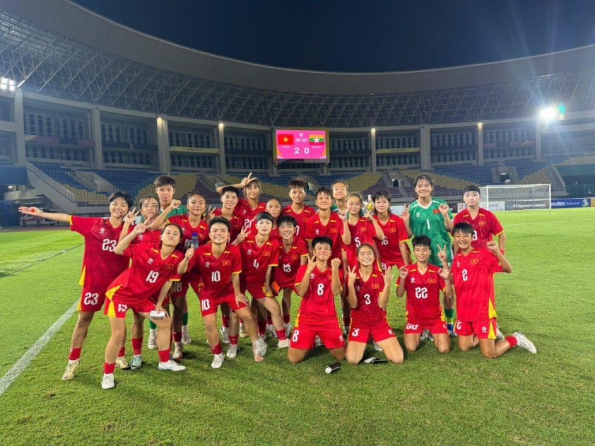 Hình ảnh đội tuyển U16 nữ Việt Nam ăn mừng chiến thắng