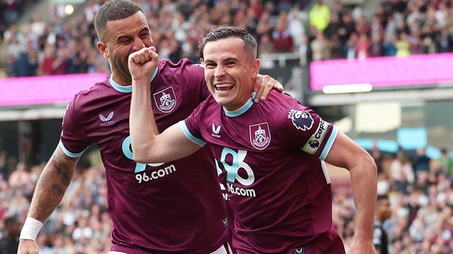 Burnley giành chiến thắng trước Sunderland