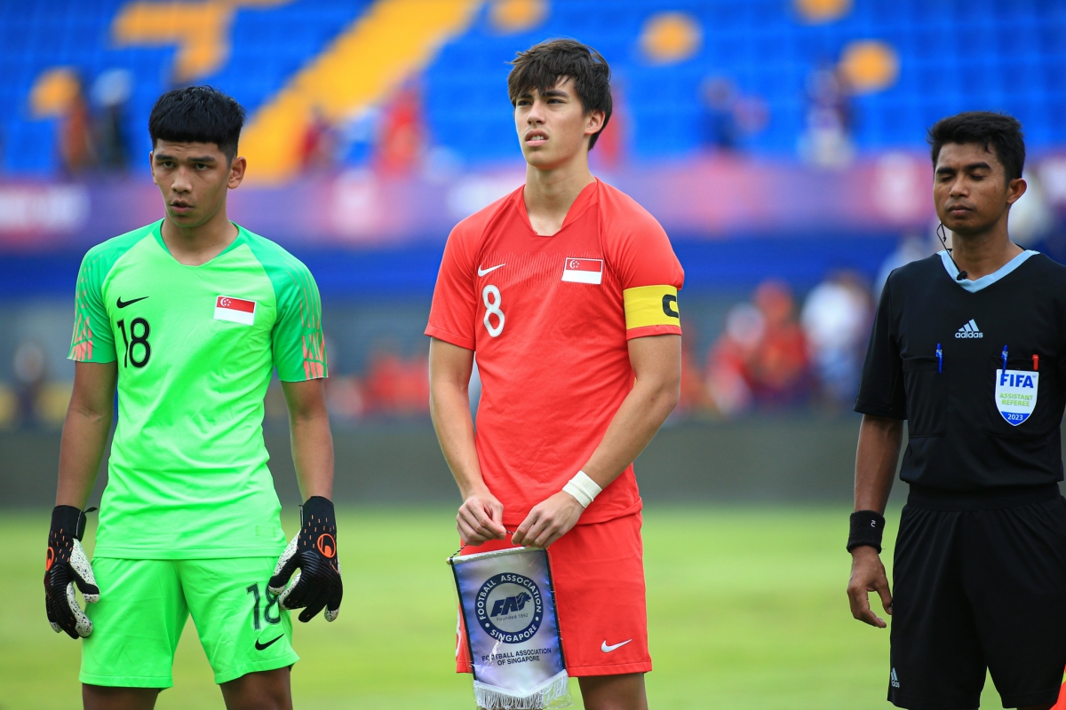 U22 Việt Nam và U22 Singapore thi đấu