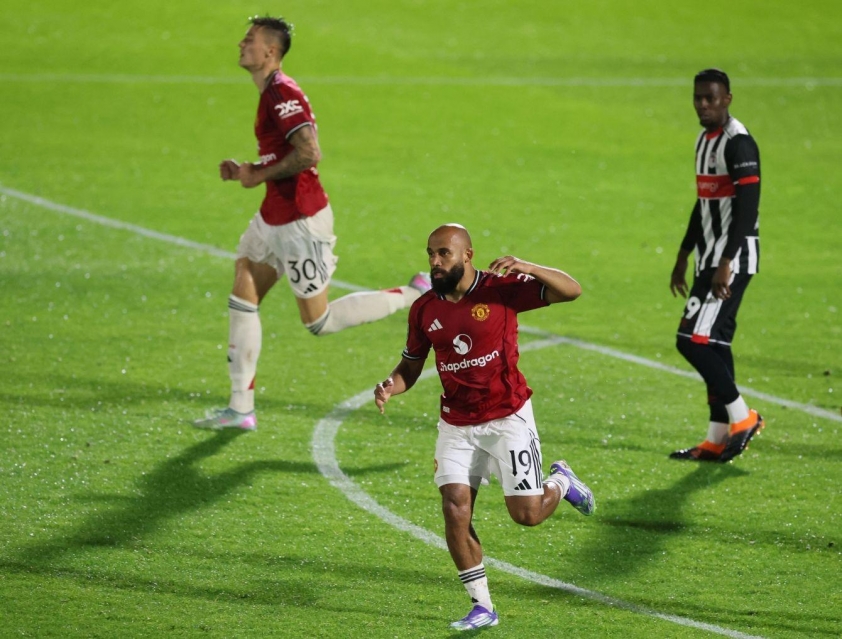Bryan Mbeumo khởi đầu cho màn lội ngược dòng của Man United