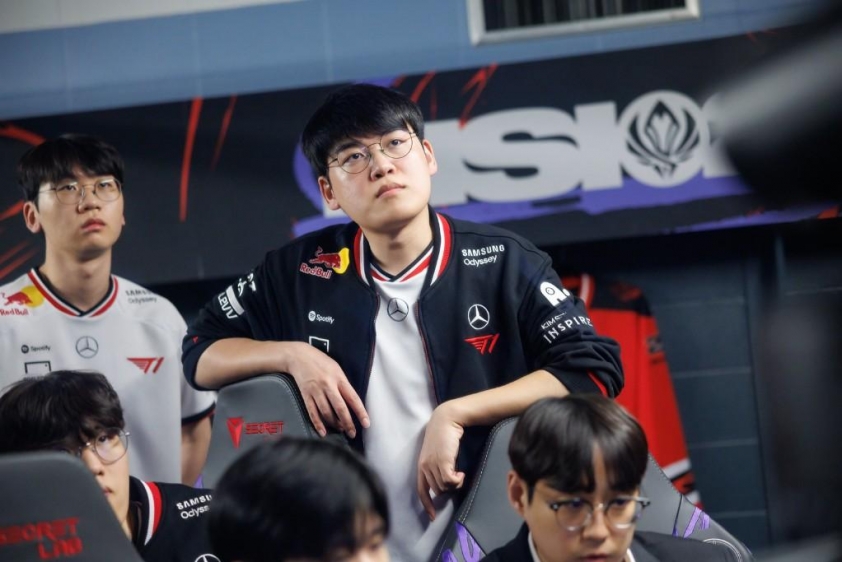 HLV KkOma và đội hình T1