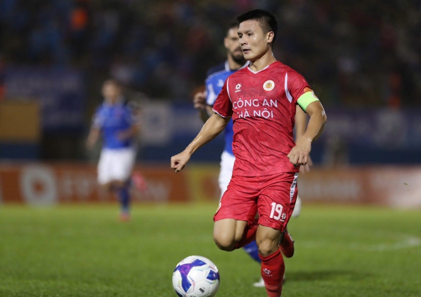 Quang Hải ghi bàn thắng