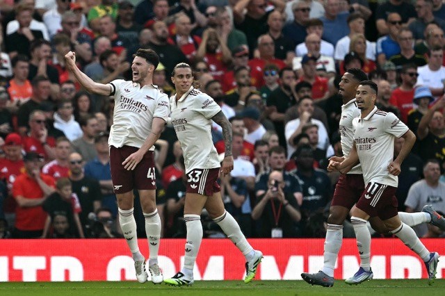 Arsenal gặp Leeds United