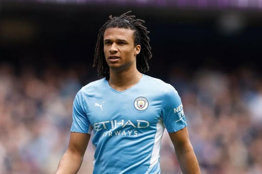 Nathan Ake có kinh nghiệm thi đấu cao và mức phí chuyển nhượng không quá cao