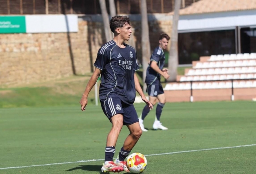 Thiago Pitarch trong buổi tập cùng đội một Real Madrid