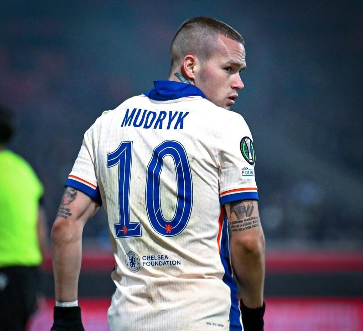Mudryk Huấn Luyện, Chelsea Lo Ngại: Cú Sốc Chất Cấm và Tương Lai Mịt Mù
