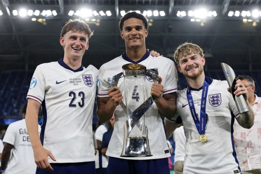 Liverpool chính thức bán Tyler Morton cho Lyon với giá 15 triệu bảng