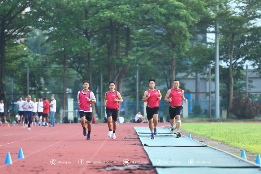 Sự cố y tế bất ngờ tại buổi kiểm tra thể lực trọng tài V.League 2025/26
