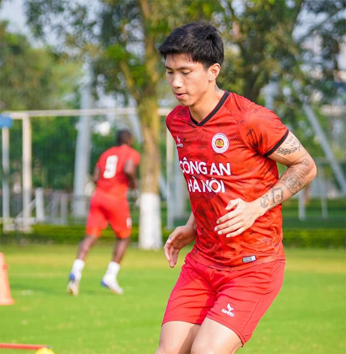 Tin vui cho người hâm mộ: Văn Hậu và Xuân Sơn trở lại mạnh mẽ