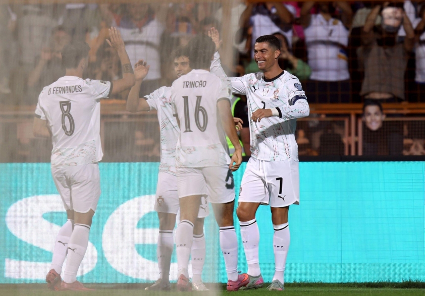 Ronaldo ghi bàn thắng thứ 4