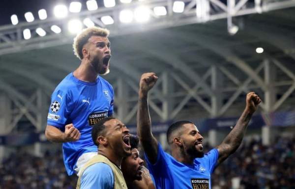 Đội bóng Qarabag ăn mừng chiến thắng