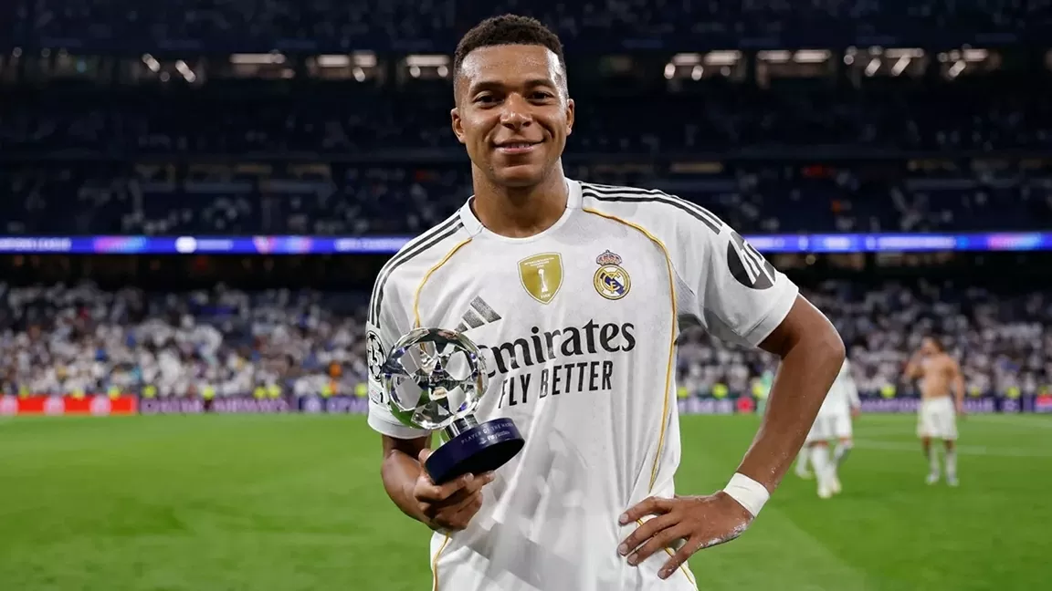 Mbappe sánh vai Cristiano Ronaldo, vượt Van Gol