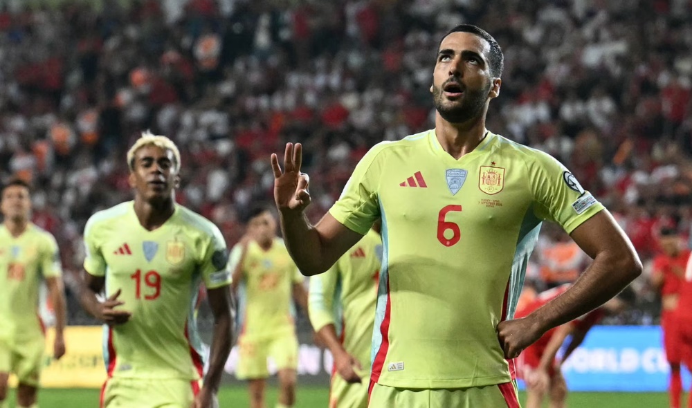 Merino lập cú hat-trick ấn tượng.