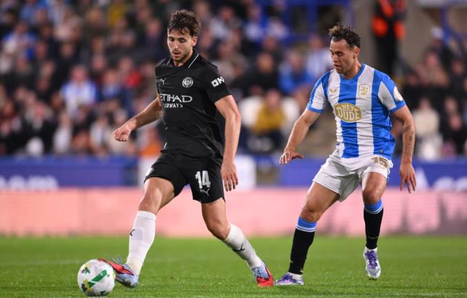 Nico Gonzalez có màn trình diễn đầy ấn tượng trước Huddersfield Town. Nico Gonzalez có màn trình diễn đầy ấn tượng trước Huddersfield Town.