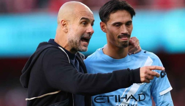 Man City bị đặt dấu hỏi xoay quanh lối chơi.