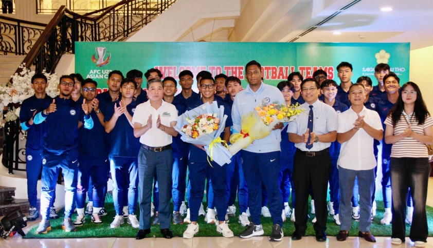 Đoàn U23 Singapore đến Việt Trì