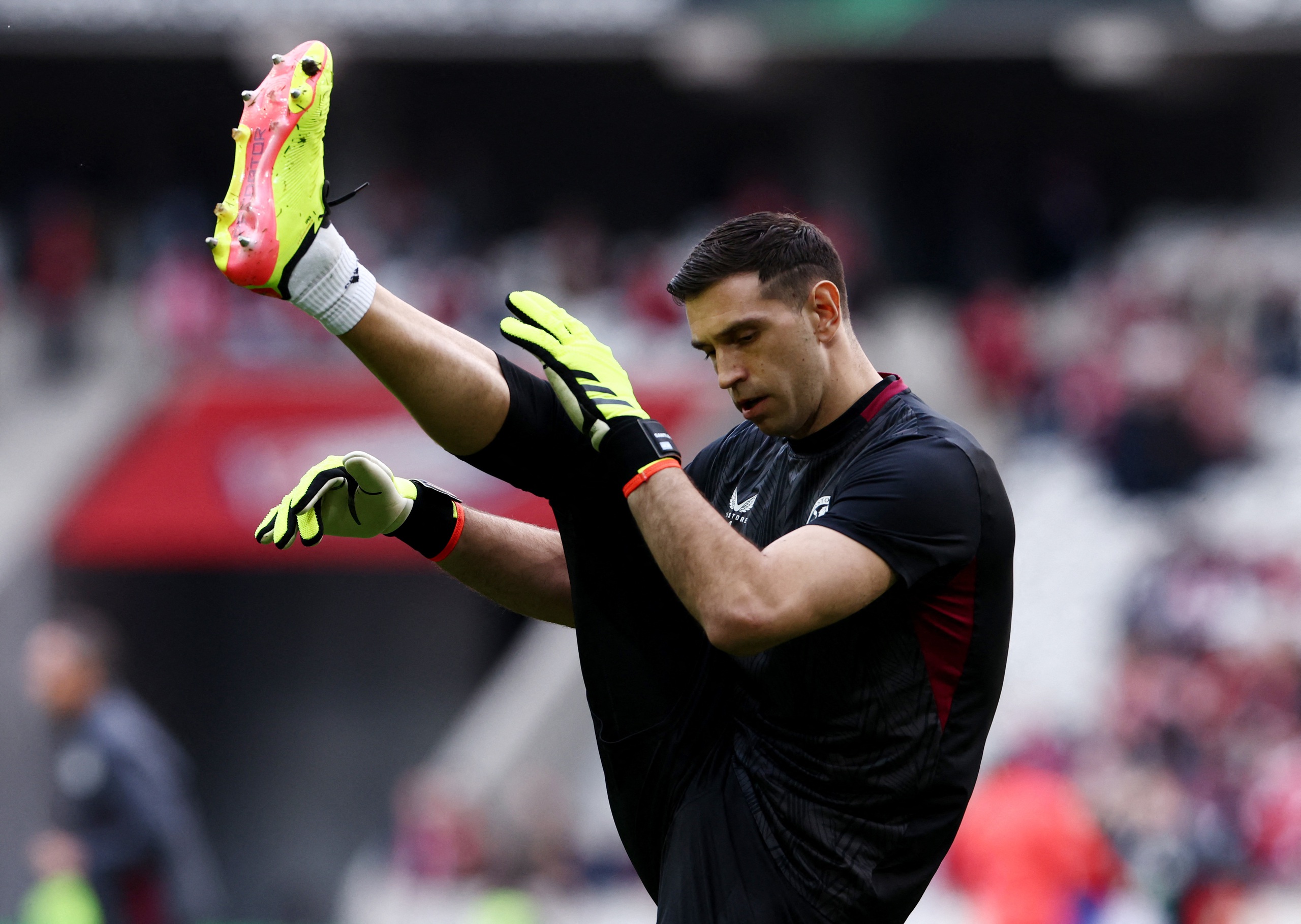 Emiliano Martinez nhận sự khiêu khích từ khán giả
