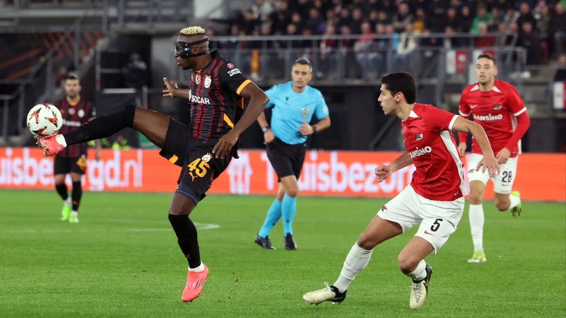 cuộc đối đầu giữa Galatasaray và AZ Alkmaar